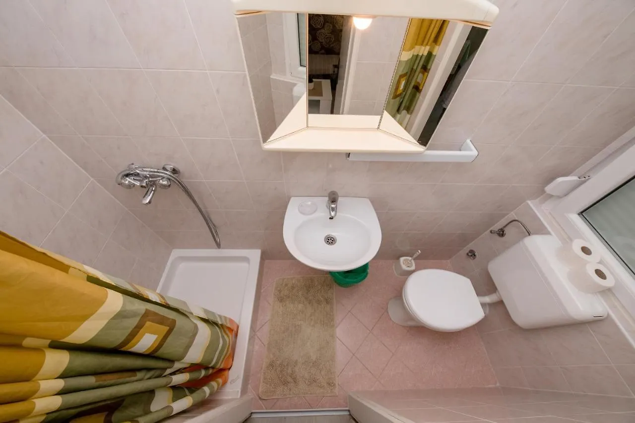 Apartments Mladenka In Banjol Croatia