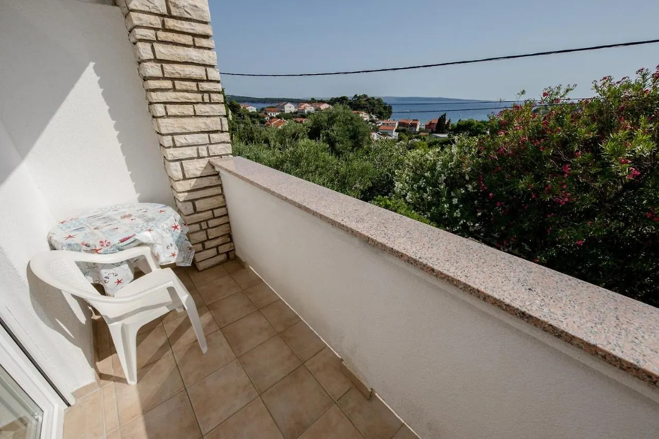 Apartments Mladenka In Banjol Guest house
