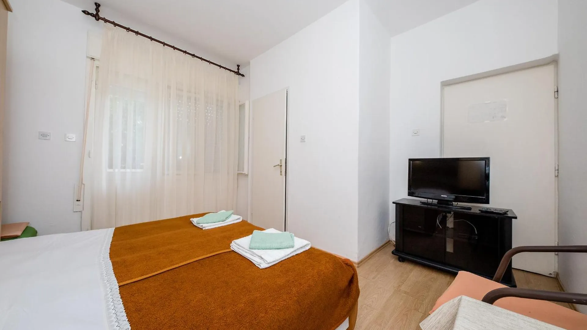Apartments Mladenka In Banjol Croatia