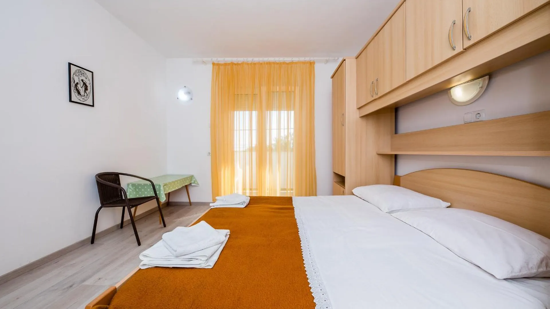 Apartments Mladenka In Banjol